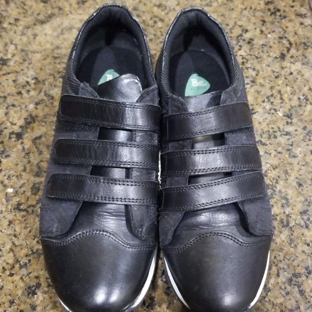 Sneakers - Picture 1 of 5
